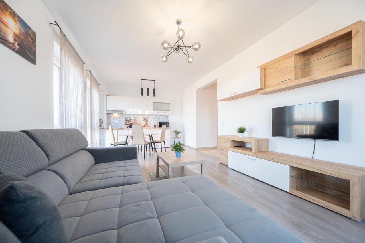 Appartement Serene Flat à Oradea Extérieur photo