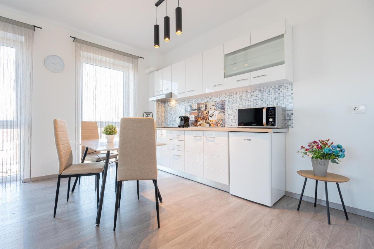 Appartement Serene Flat à Oradea Extérieur photo