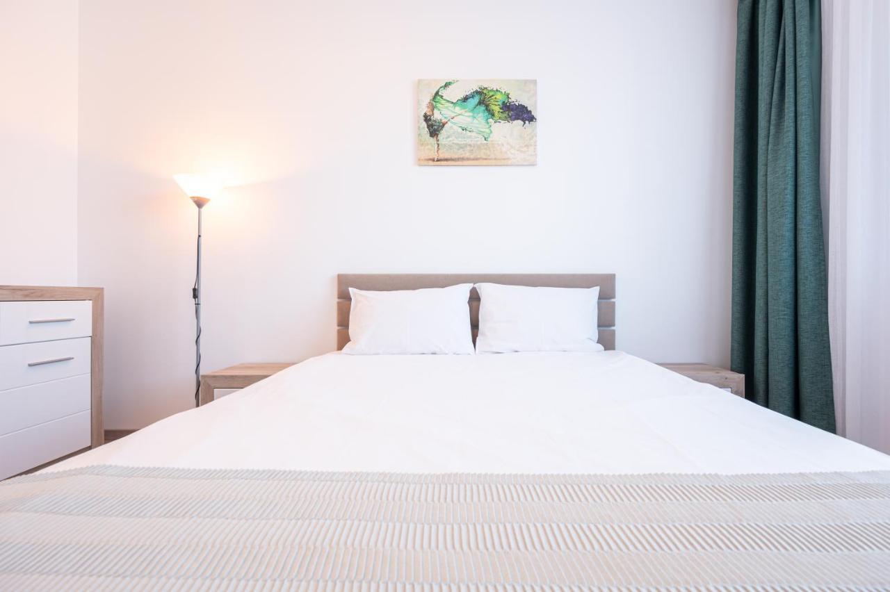 Appartement Serene Flat à Oradea Extérieur photo